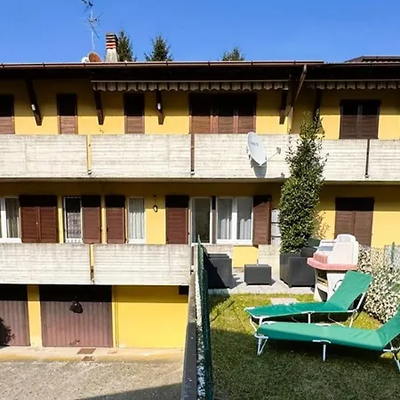 Eve's With Garden Magreglio