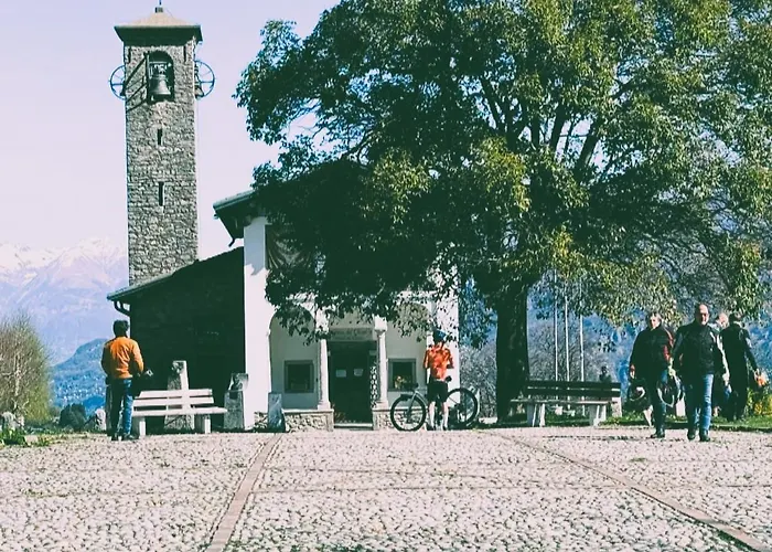 Eve's With Garden Magreglio