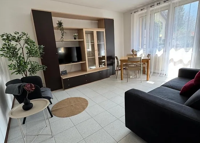 Eve's With Garden アパート